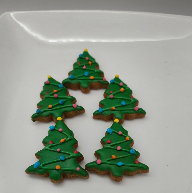 Lucky Biscuit Pet Bakery Christmas Tree